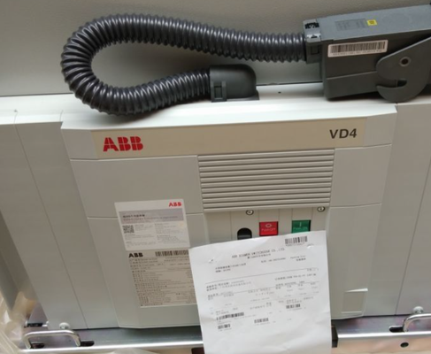 ABB VD4 Medium Voltage Vacuum Circuit-Breaker com 630 A de corrente nominal, frequência 50/60 Hz e peso de 140 kg